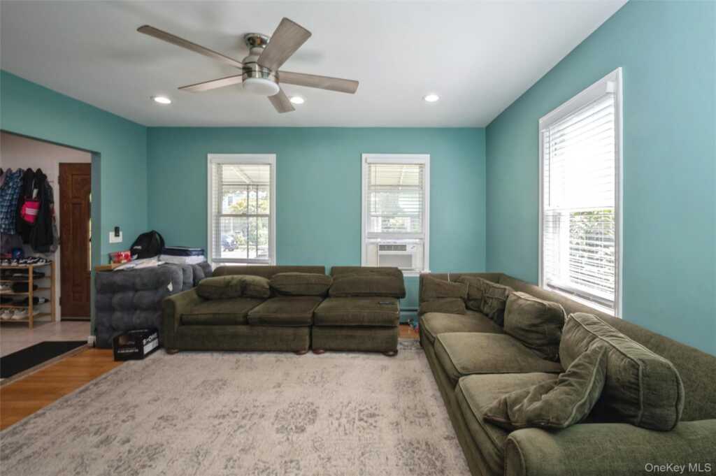 130 Smith Street, Rye, NY 10573 - Photo 7 of 30