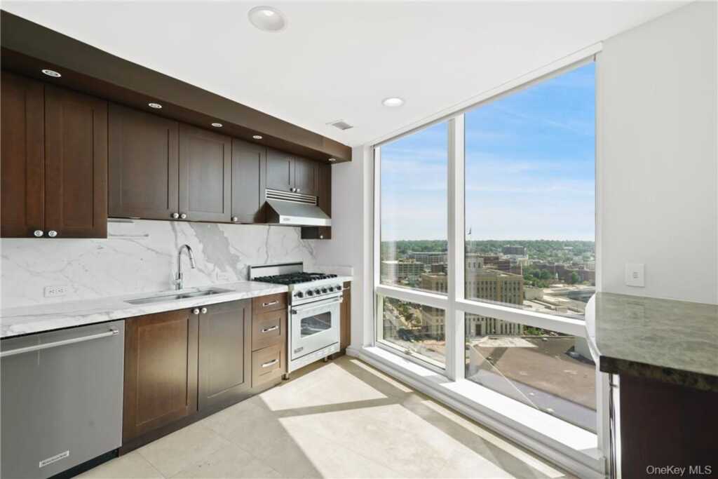 1 Renaissance Square, Unit #21E, White Plains, NY 10601 - Photo 5 of 17