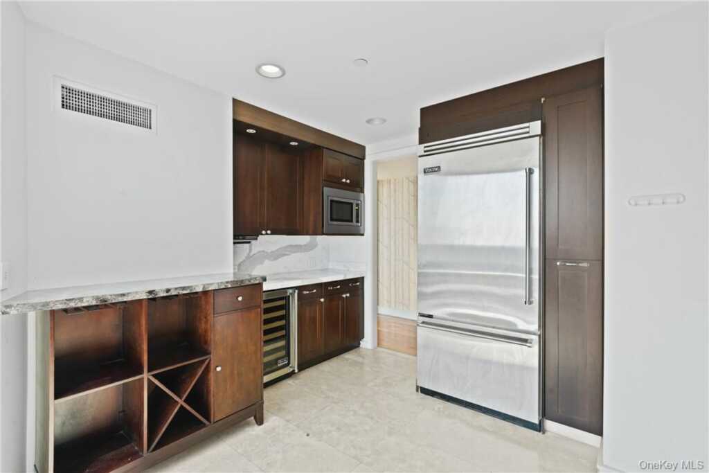 1 Renaissance Square, Unit #21E, White Plains, NY 10601 - Photo 6 of 17