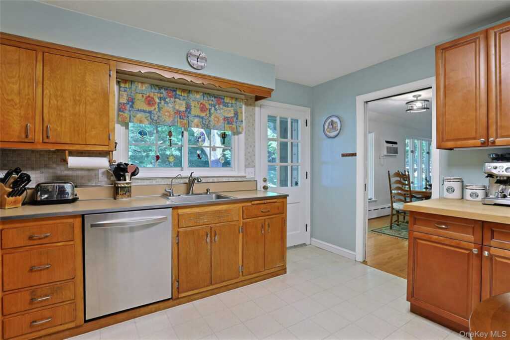10 Linda Drive, Suffern, NY 10901 - Photo 15 of 41