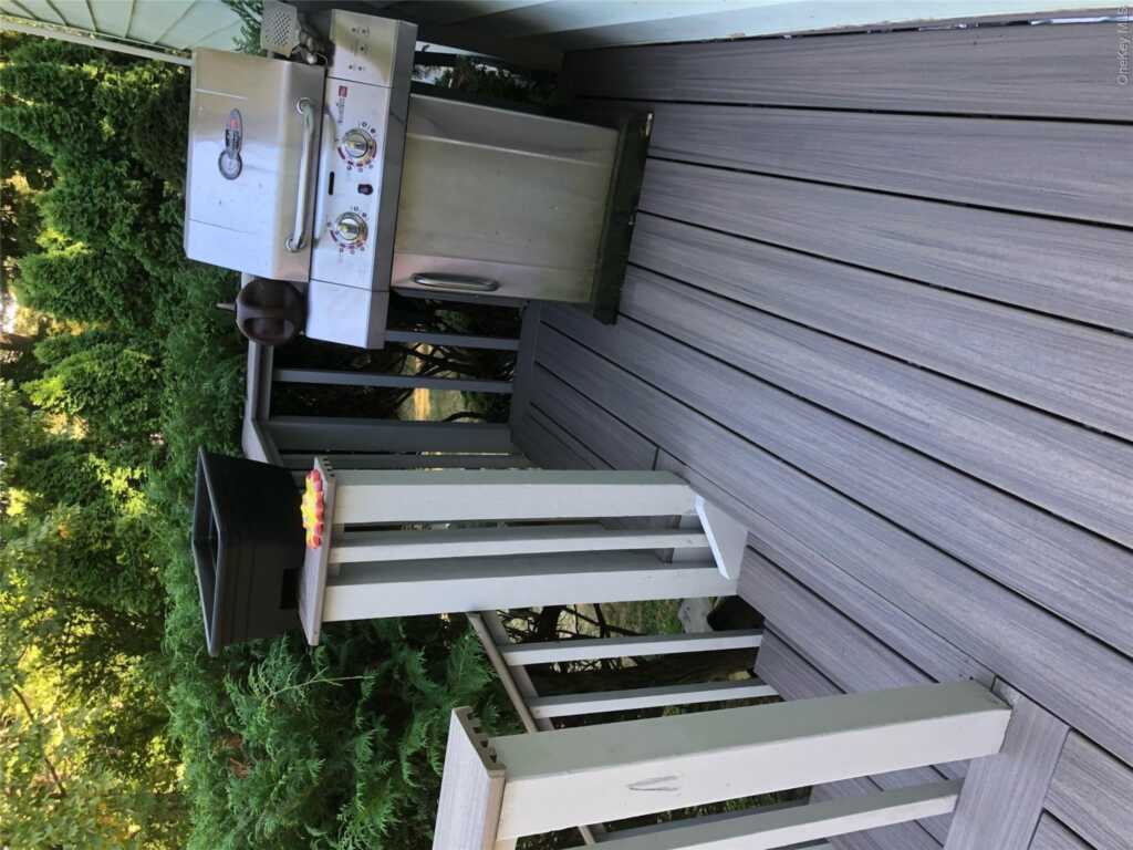 174 Waverly Road, New Rochelle, NY 10583 - Photo 6 of 21