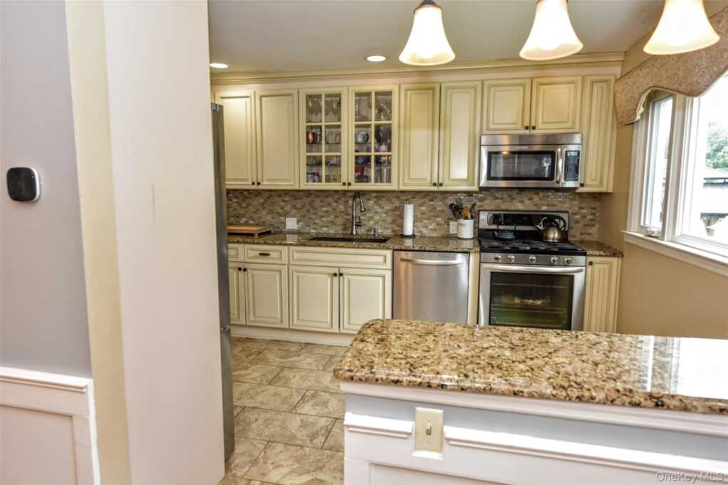 3 Forest Knoll Drive, Suffern, NY 10901 - Photo 20 of 43
