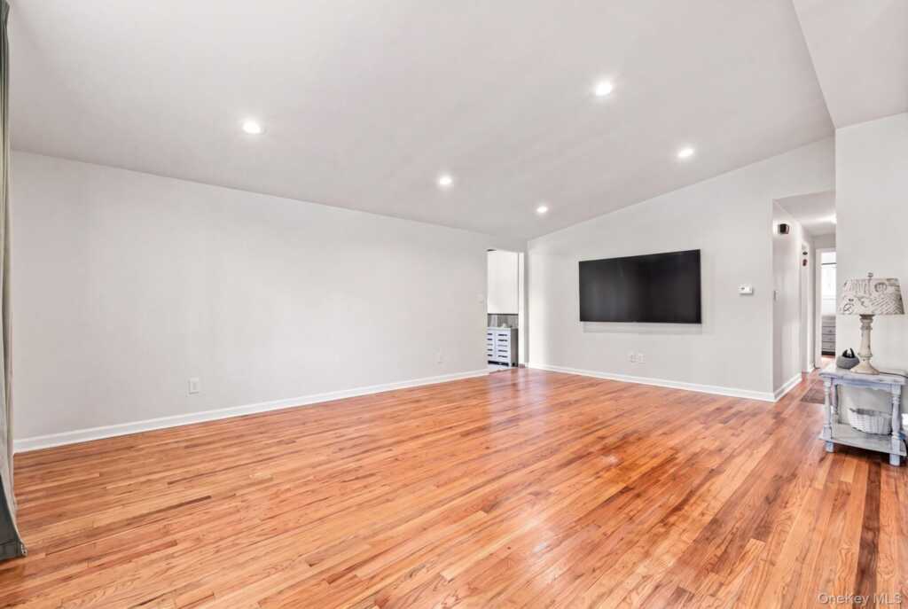 1 Gloria Court, New City, NY 10956 - Photo 10 of 41