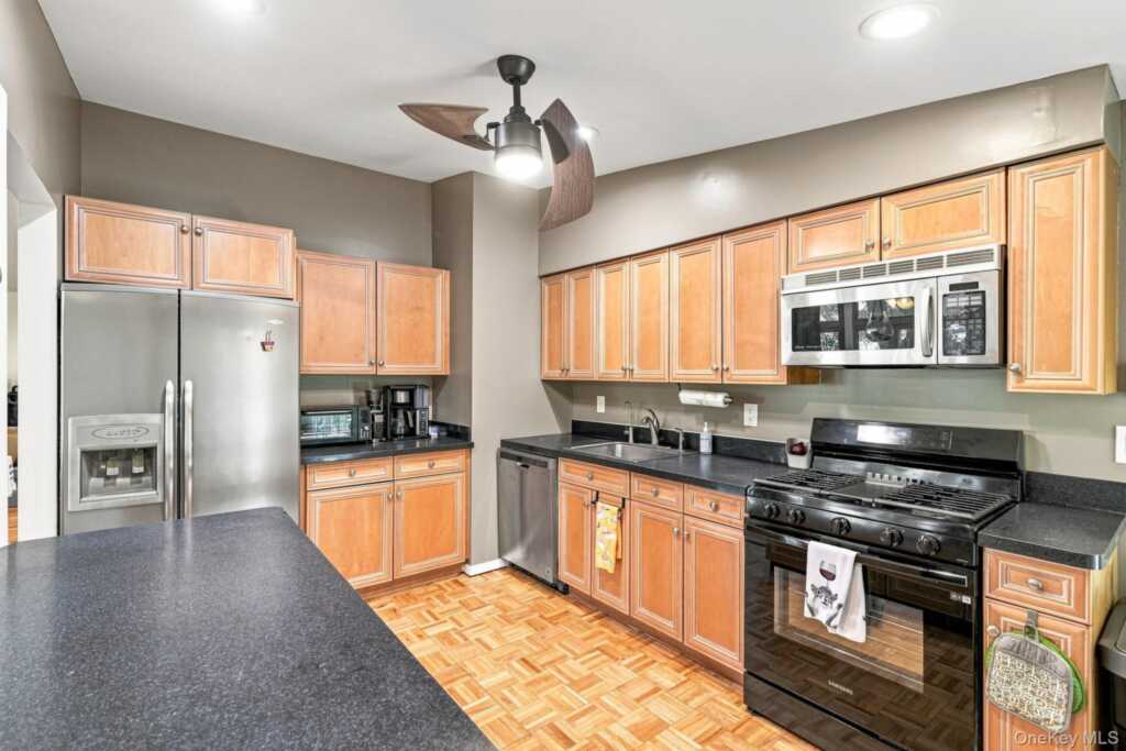 1 Gloria Court, New City, NY 10956 - Photo 19 of 41