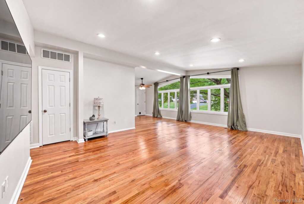 1 Gloria Court, New City, NY 10956 - Photo 6 of 41