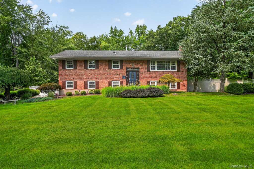 12 Little Brook Lane, New City, NY 10956