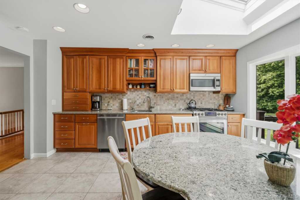 12 Little Brook Lane, New City, NY 10956 - Photo 13 of 47