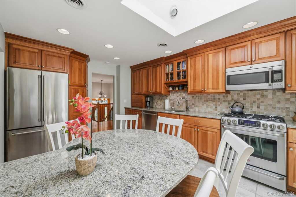 12 Little Brook Lane, New City, NY 10956 - Photo 14 of 47
