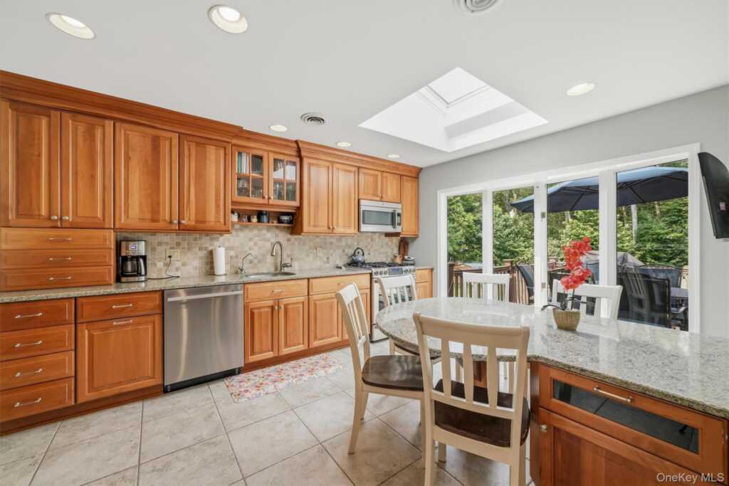 12 Little Brook Lane, New City, NY 10956 - Photo 15 of 47
