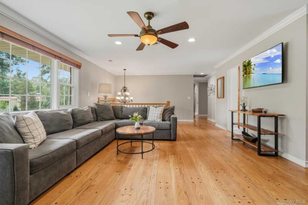 12 Little Brook Lane, New City, NY 10956 - Photo 5 of 47