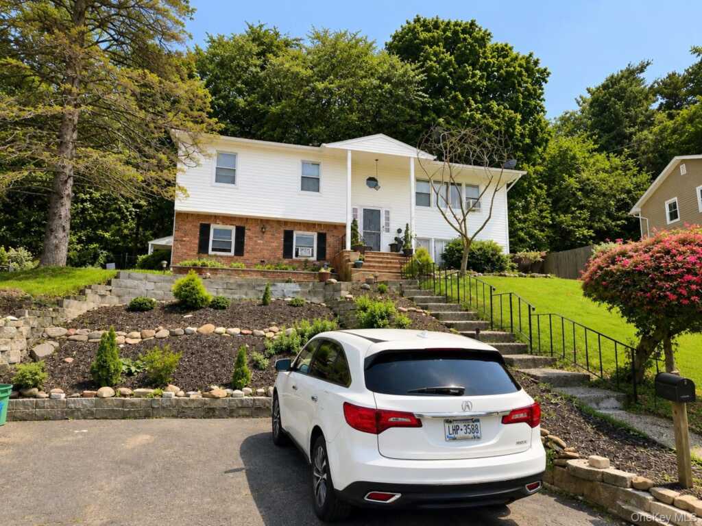 14 Rock Drive, Valley Cottage, NY 10989 - Photo 2 of 30