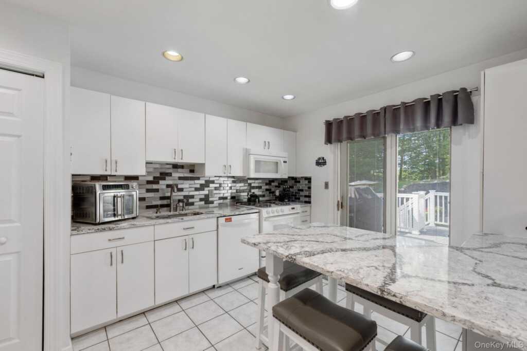 7 Windmill Lane, New City, NY 10956 - Photo 12 of 46