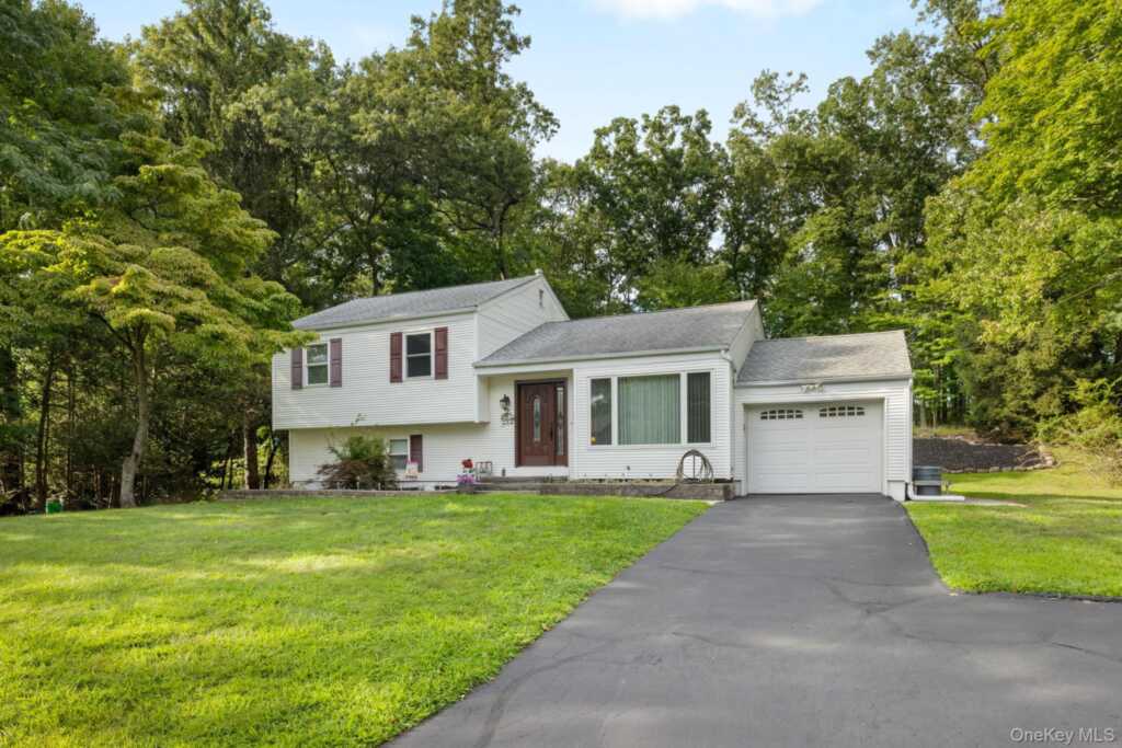 7 Windmill Lane, New City, NY 10956 - Photo 2 of 46