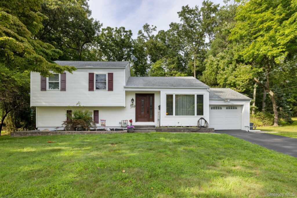 7 Windmill Lane, New City, NY 10956 - Photo 4 of 46