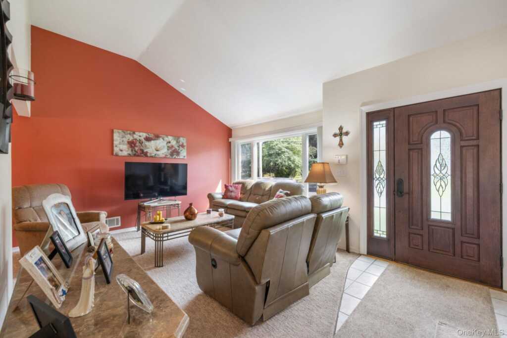 7 Windmill Lane, New City, NY 10956 - Photo 7 of 46