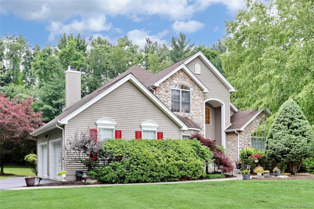 7 Birdie Drive, Suffern, NY 10901 - Photo 2 of 38