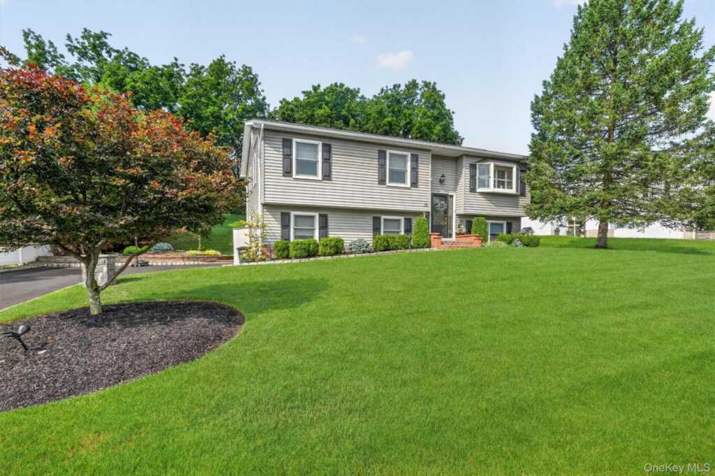 10 Pine Drive, Stony Point, NY 10980 - Photo 4 of 47