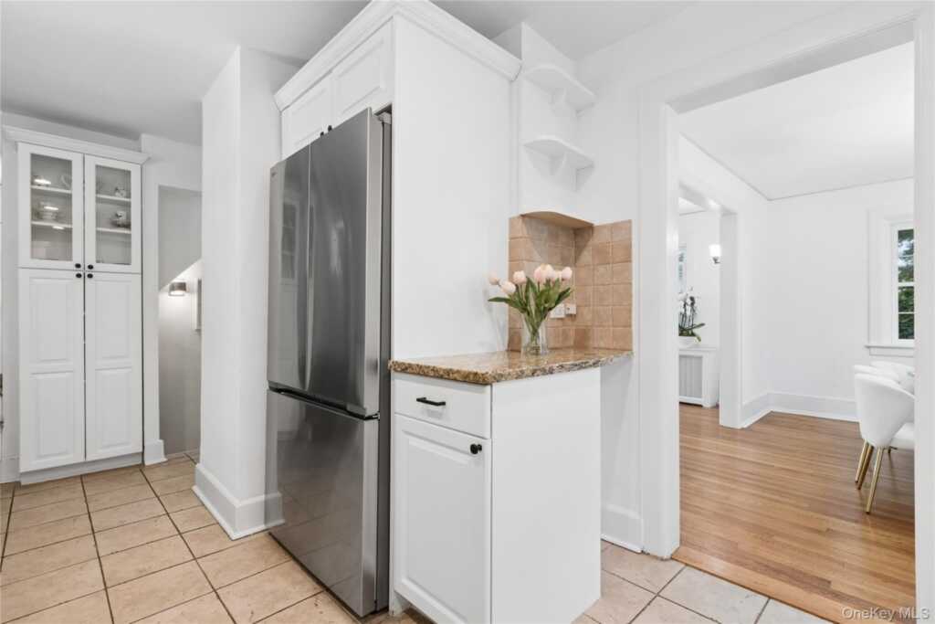 65 Wildwood Road, New Rochelle, NY 10804 - Photo 11 of 22
