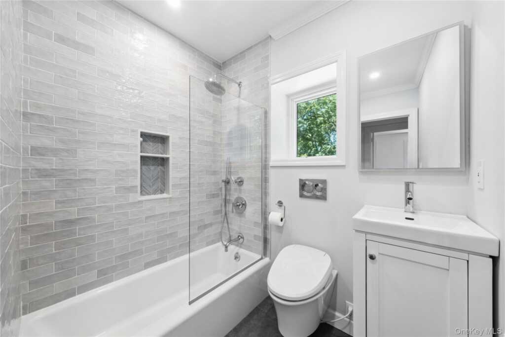 65 Wildwood Road, New Rochelle, NY 10804 - Photo 17 of 22