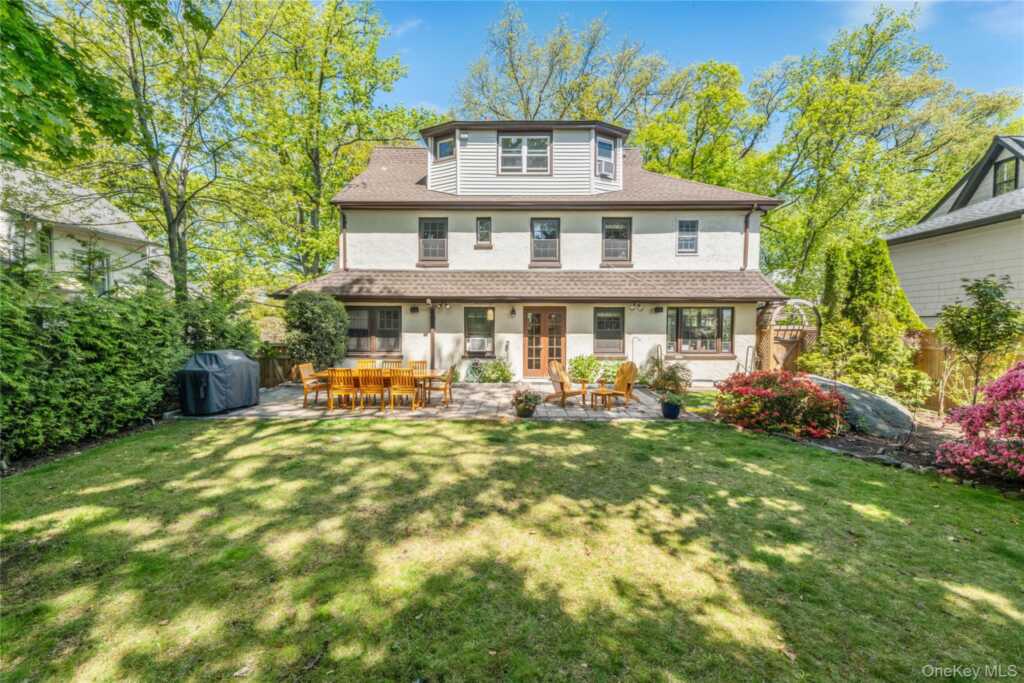 65 Wildwood Road, New Rochelle, NY 10804 - Photo 2 of 22