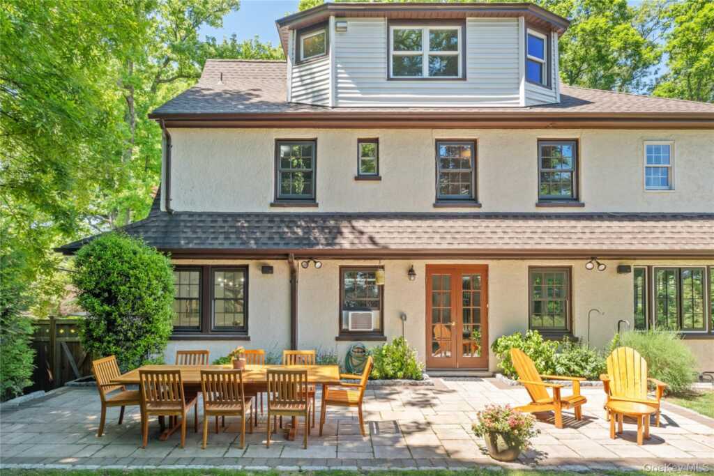 65 Wildwood Road, New Rochelle, NY 10804 - Photo 3 of 22