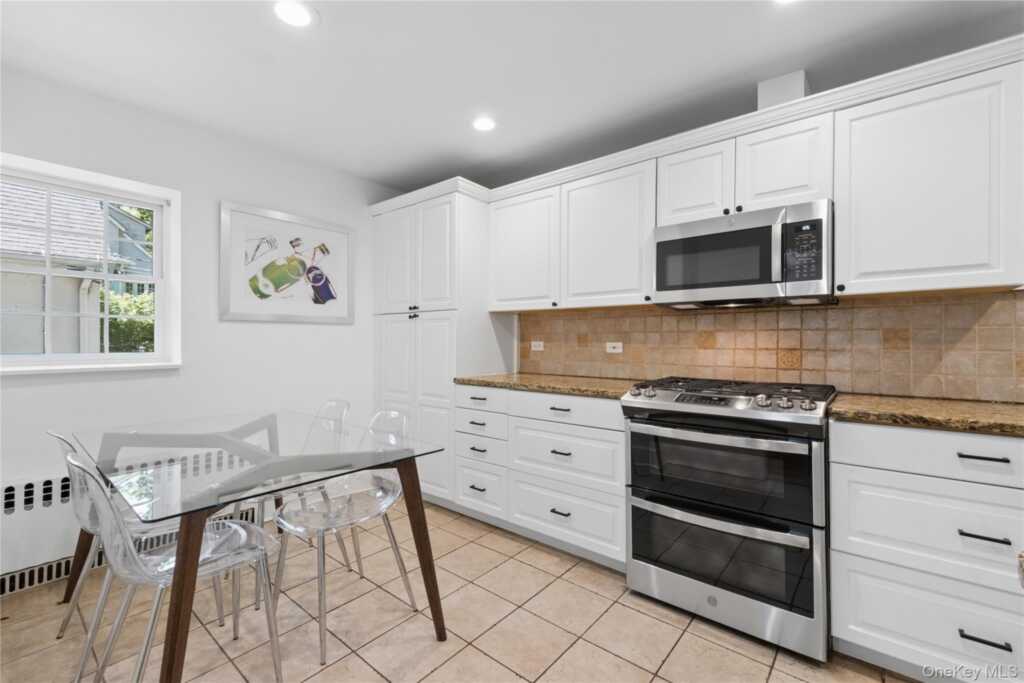65 Wildwood Road, New Rochelle, NY 10804 - Photo 9 of 22