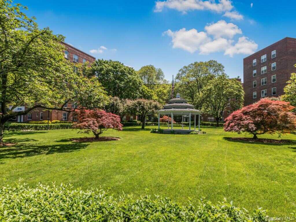 220 Pelham Road, Unit #5E, New Rochelle, NY 10805 - Photo 22 of 27