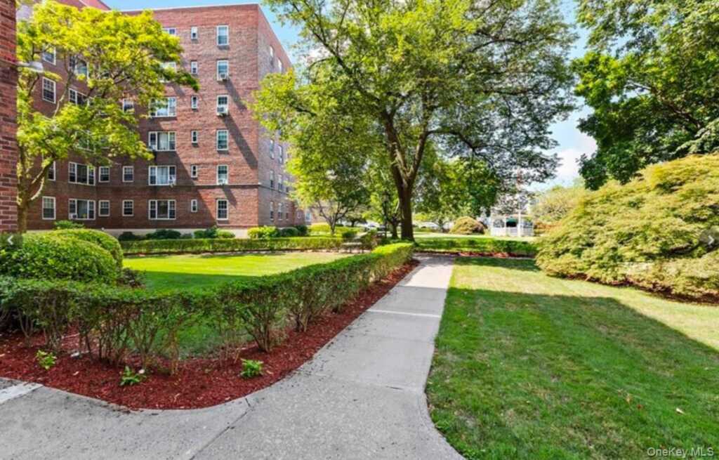 220 Pelham Road, Unit #2N, New Rochelle, NY 10805 - Photo 25 of 27