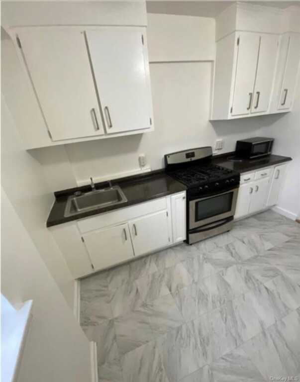 220 Pelham Road, Unit #2N, New Rochelle, NY 10805 - Photo 3 of 27