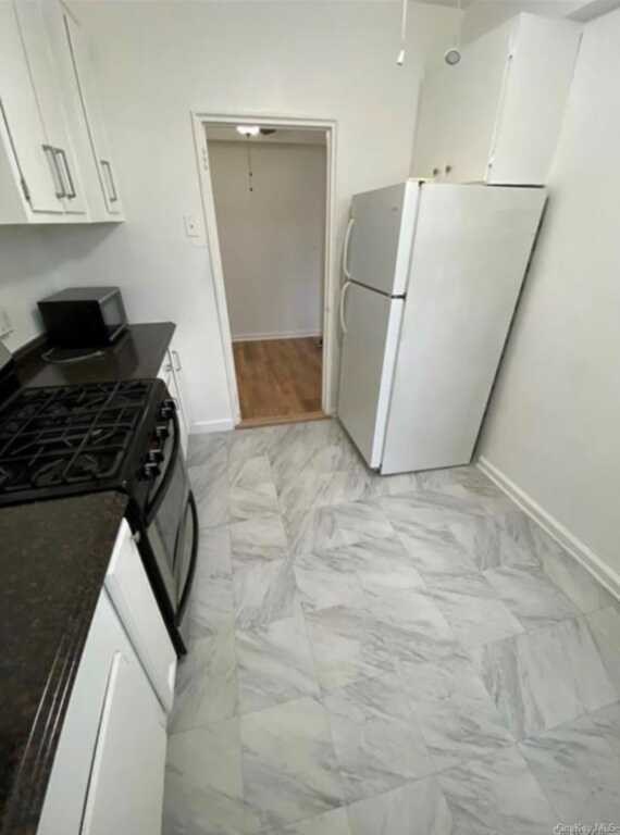 220 Pelham Road, Unit #2N, New Rochelle, NY 10805 - Photo 4 of 27
