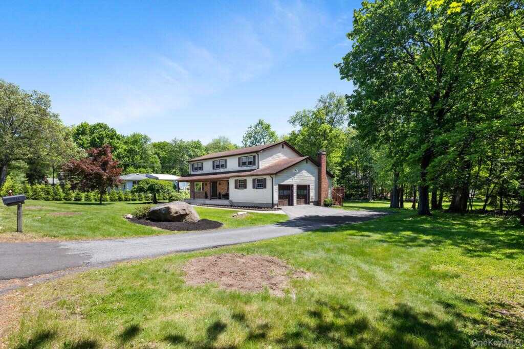 106 S Airmont Road, Suffern, NY 10901 - Photo 2 of 40