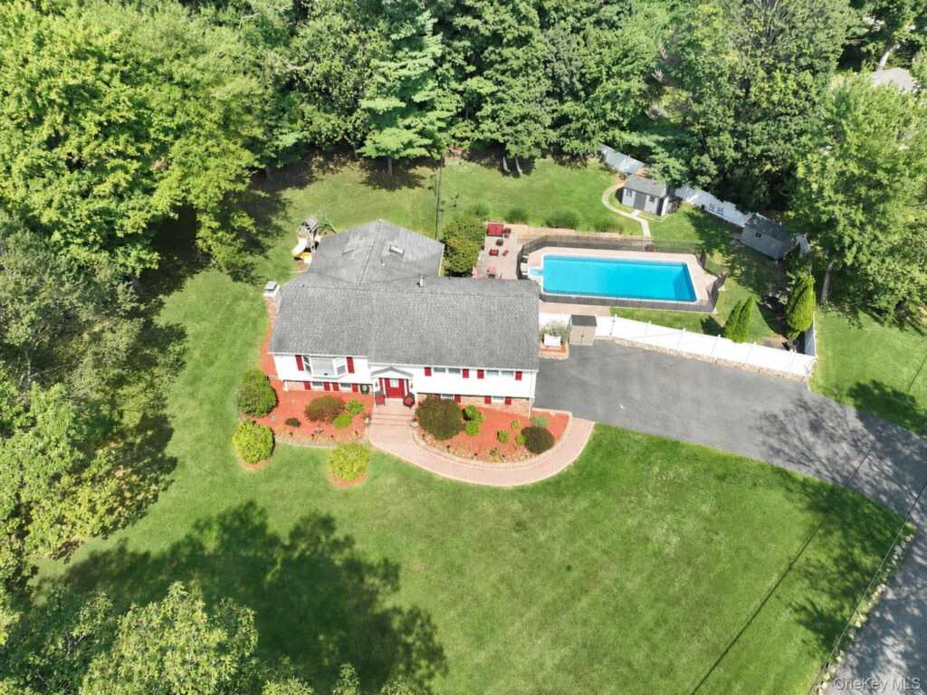 1 Potter Lane, Suffern, NY 10901 - Photo 2 of 38