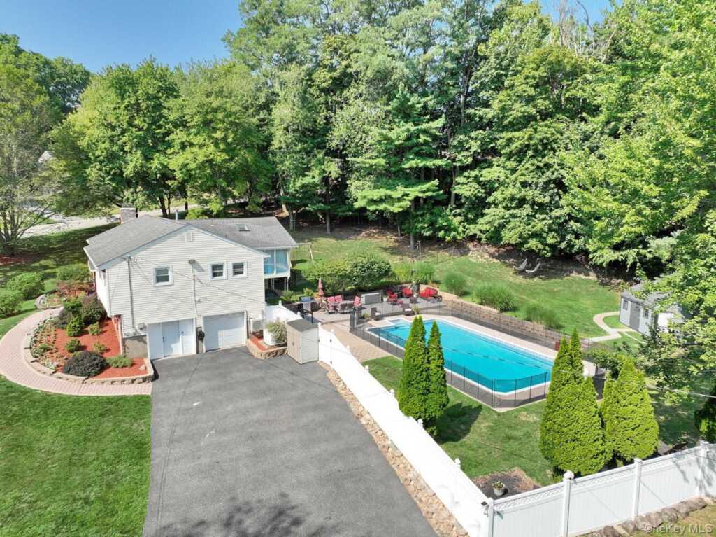 1 Potter Lane, Suffern, NY 10901 - Photo 31 of 38