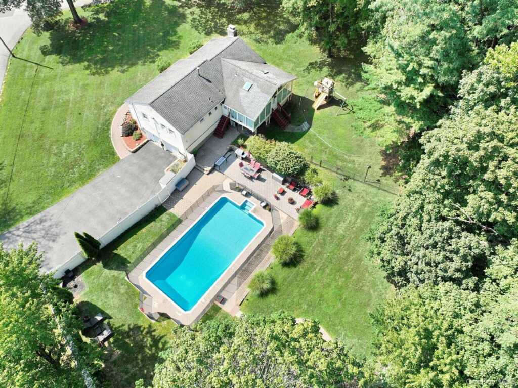 1 Potter Lane, Suffern, NY 10901 - Photo 32 of 38