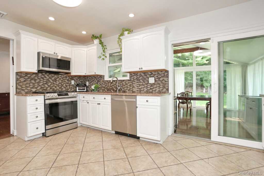 1 Potter Lane, Suffern, NY 10901 - Photo 8 of 38
