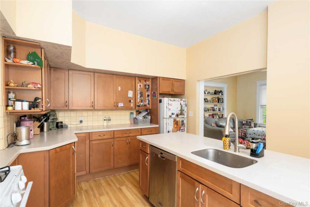 318 William Street, Rye, NY 10573 - Photo 7 of 34