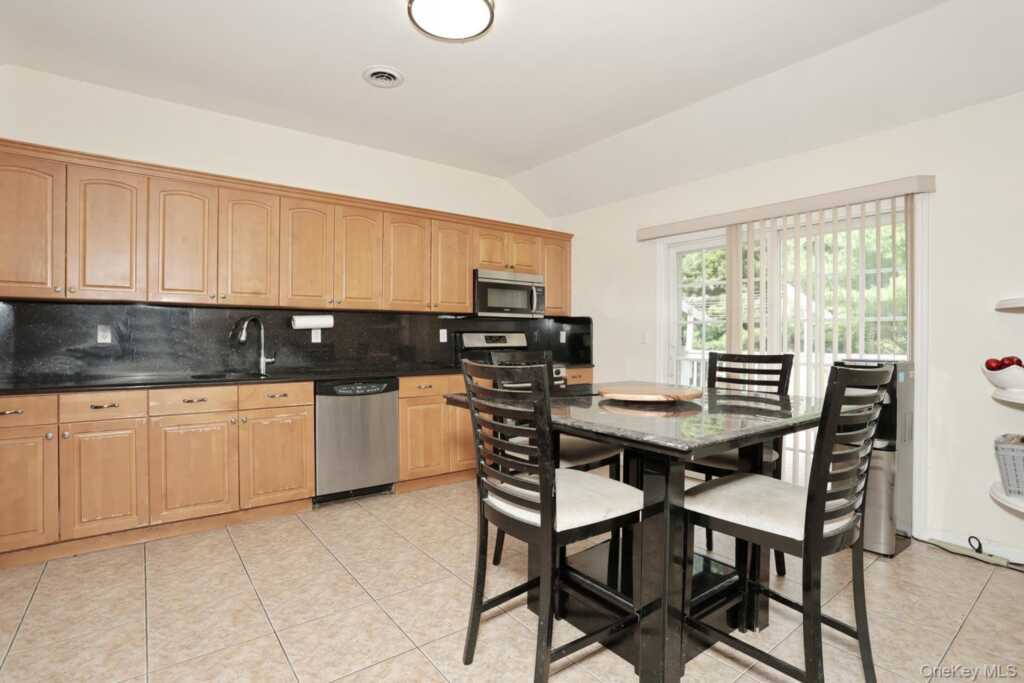 4 Woolf Road, Stony Point, NY 10980 - Photo 7 of 34