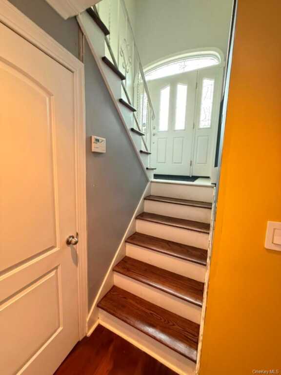 19 Pittsford Way, Nanuet, NY 10954 - Photo 5 of 34