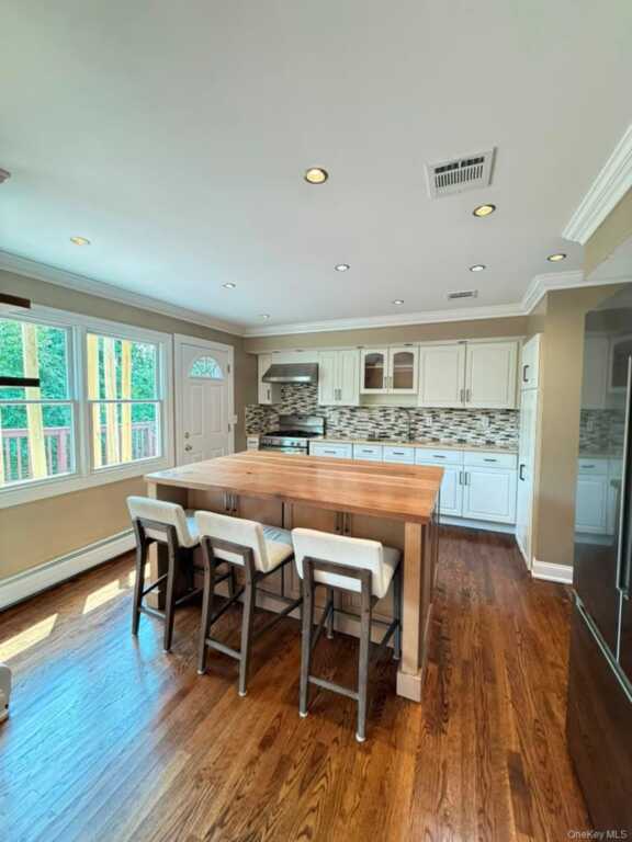 19 Pittsford Way, Nanuet, NY 10954 - Photo 9 of 34