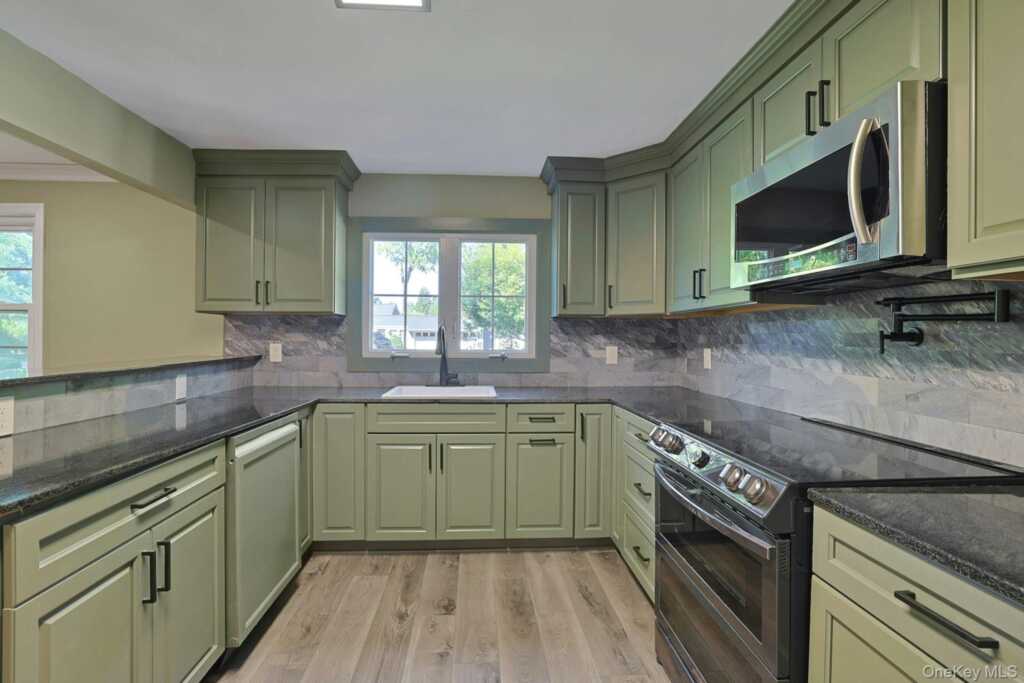 556 Babbling Brook Lane, Valley Cottage, NY 10989 - Photo 14 of 50