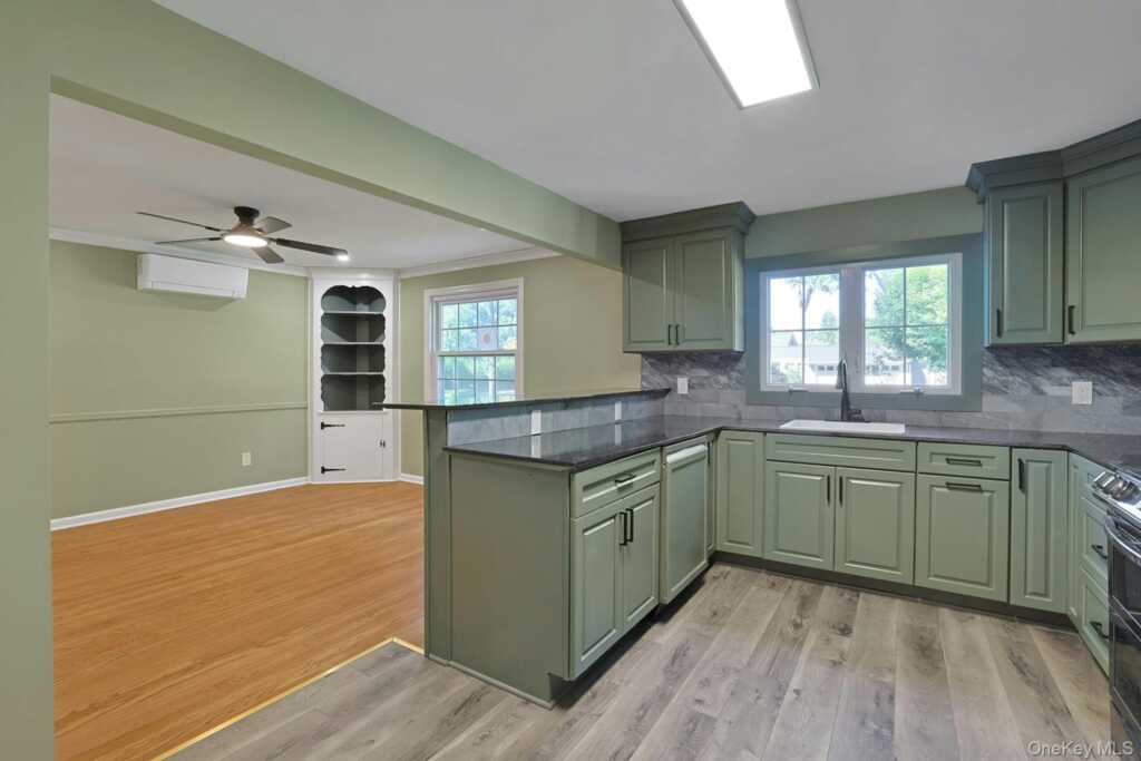 556 Babbling Brook Lane, Valley Cottage, NY 10989 - Photo 15 of 50
