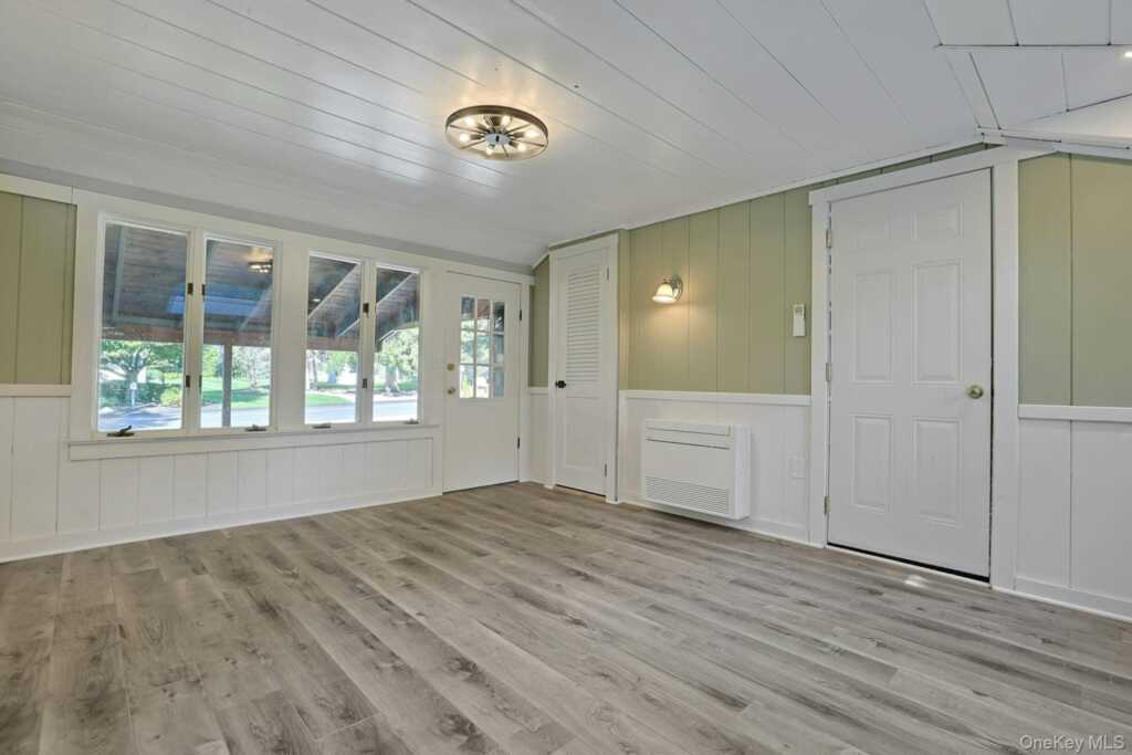 556 Babbling Brook Lane, Valley Cottage, NY 10989 - Photo 17 of 50