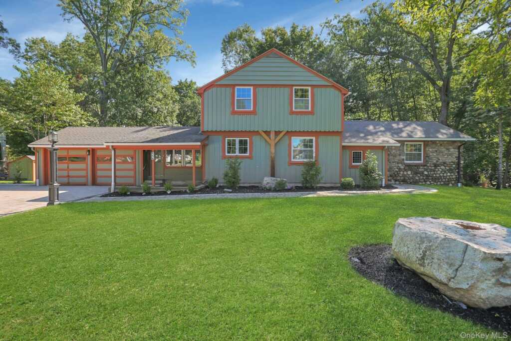 556 Babbling Brook Lane, Valley Cottage, NY 10989 - Photo 2 of 50