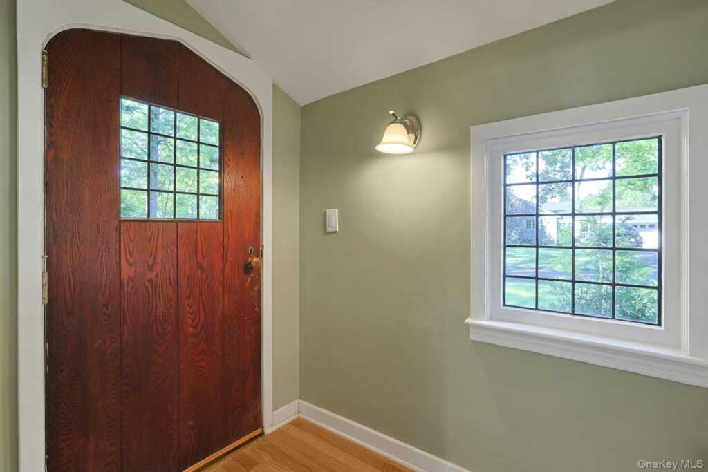 556 Babbling Brook Lane, Valley Cottage, NY 10989 - Photo 5 of 50