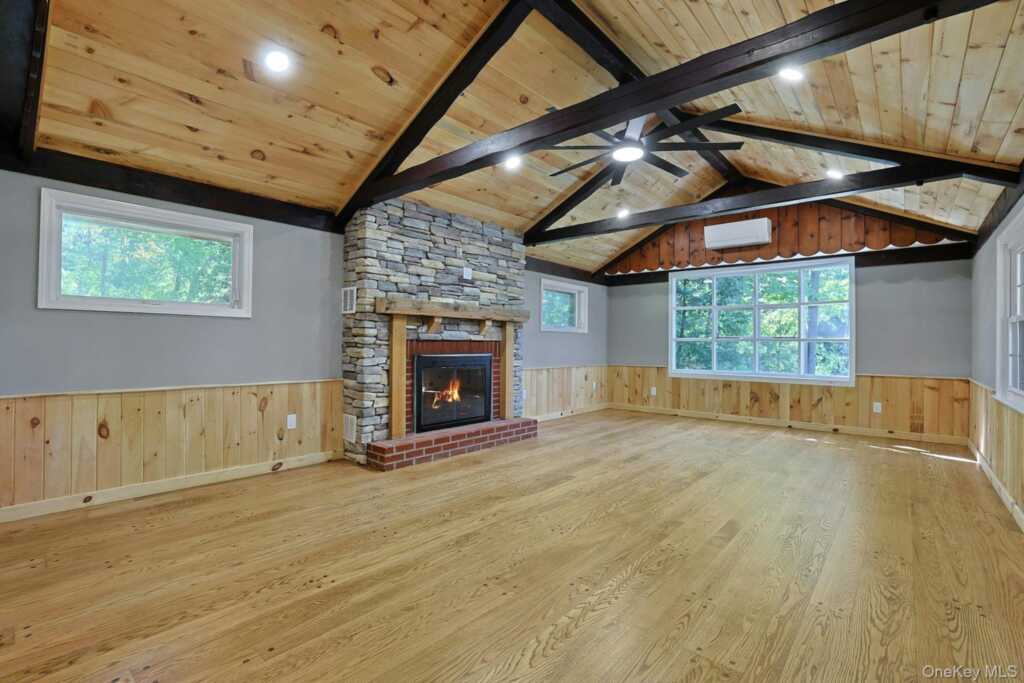 556 Babbling Brook Lane, Valley Cottage, NY 10989 - Photo 6 of 50