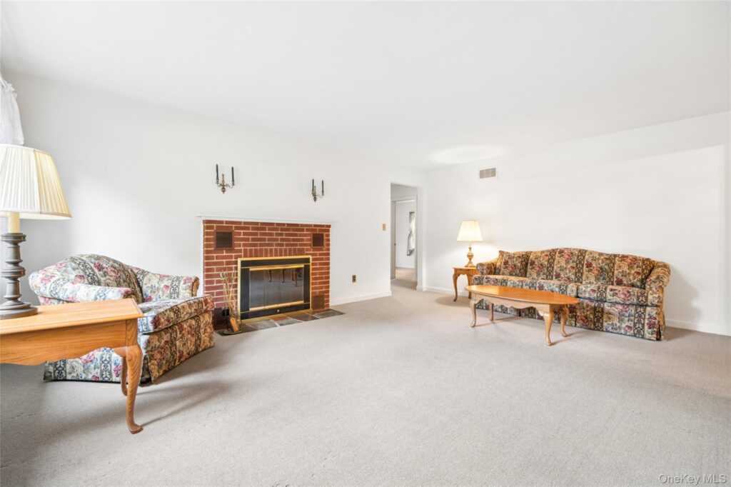 31 Briarwood Drive, New City, NY 10956 - Photo 12 of 45