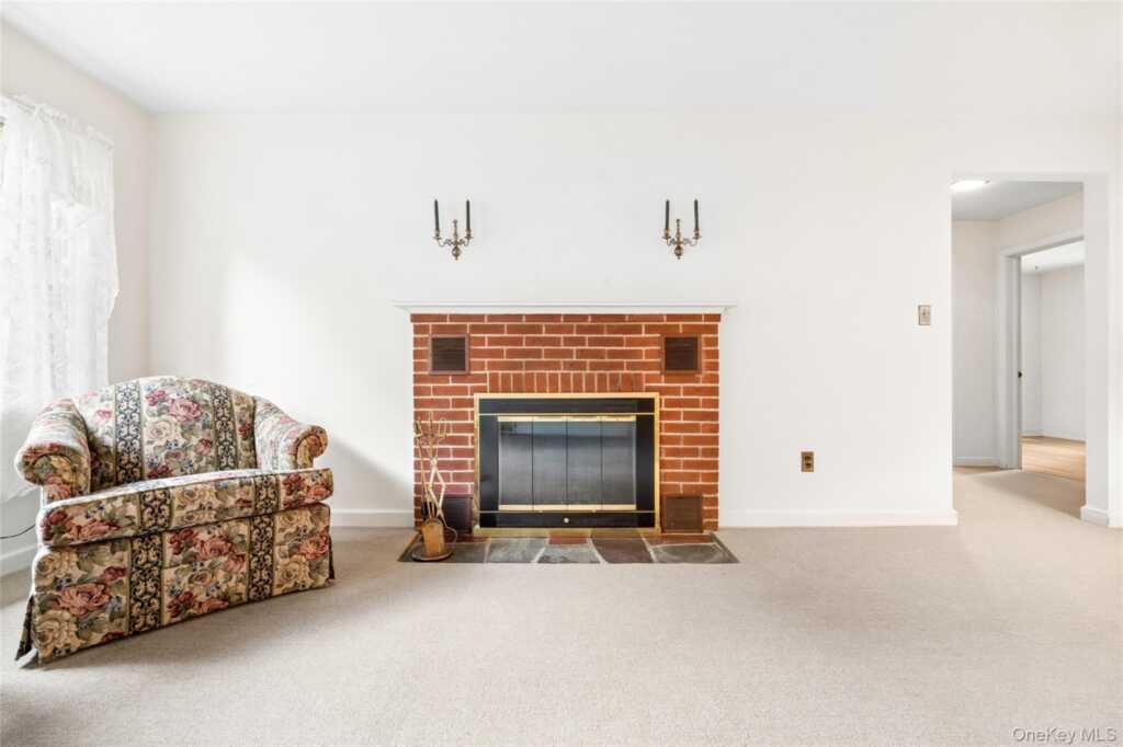 31 Briarwood Drive, New City, NY 10956 - Photo 13 of 45