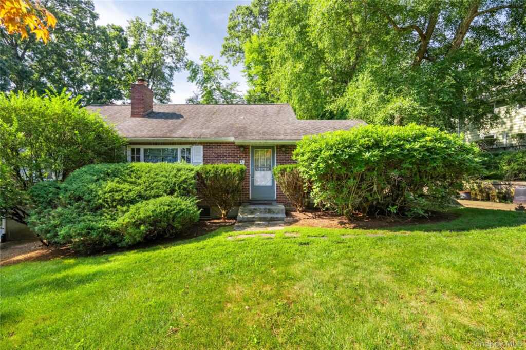 31 Briarwood Drive, New City, NY 10956 - Photo 2 of 45