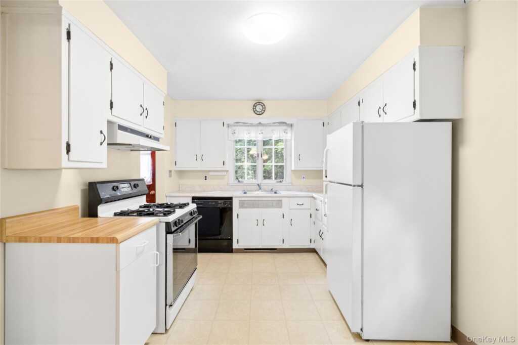 31 Briarwood Drive, New City, NY 10956 - Photo 23 of 45