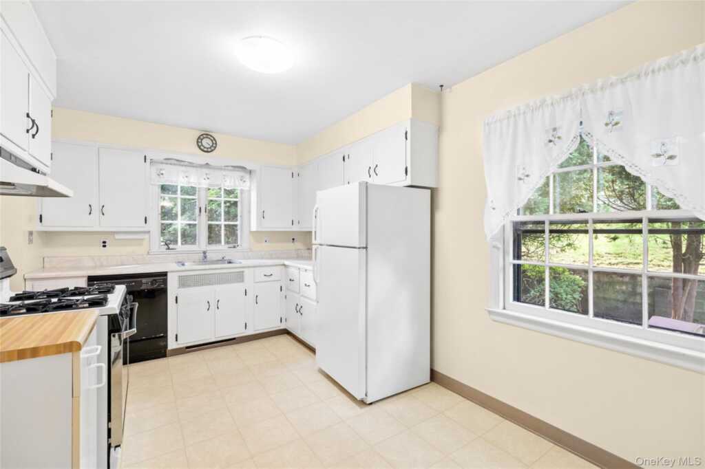 31 Briarwood Drive, New City, NY 10956 - Photo 24 of 45